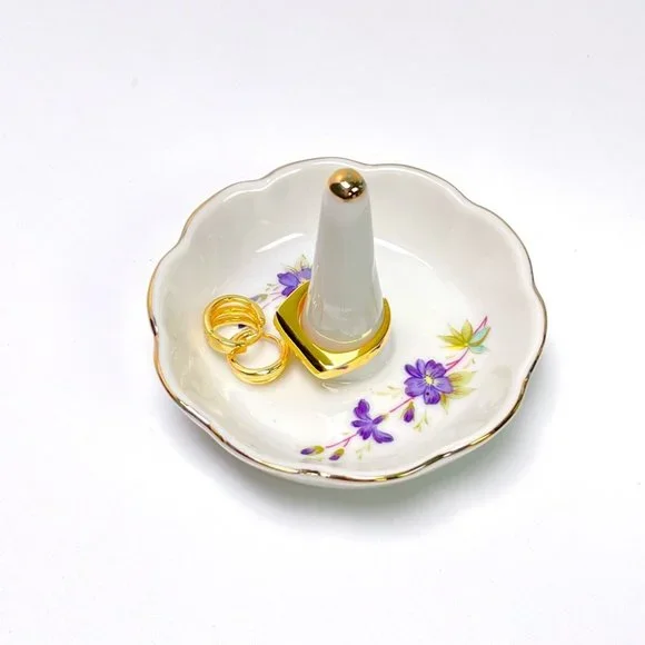Vintage Ring Porcelain Dish with Handpainted Violets Gilded Gold Tip Japan - Picture 4 of 6